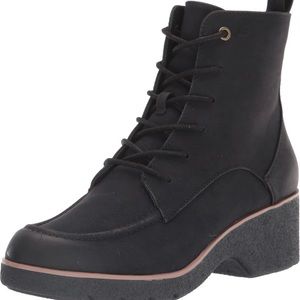 Like new Black zip up boots